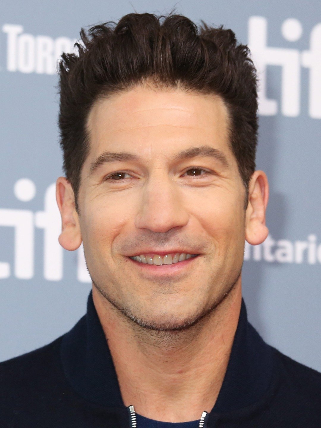 Jon Bernthal:Eric Castle (Koncoló)