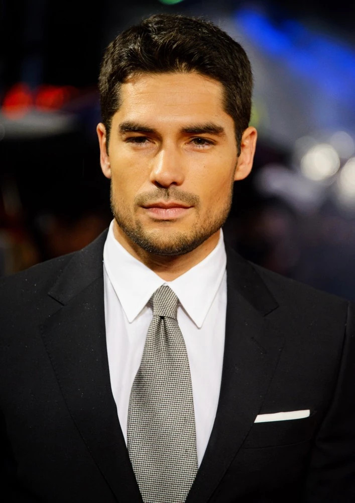 D.J Cotrona:James McCartney (Dinamit)